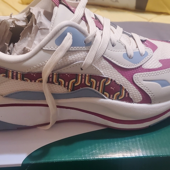 Sneaker - Picture 2 of 4